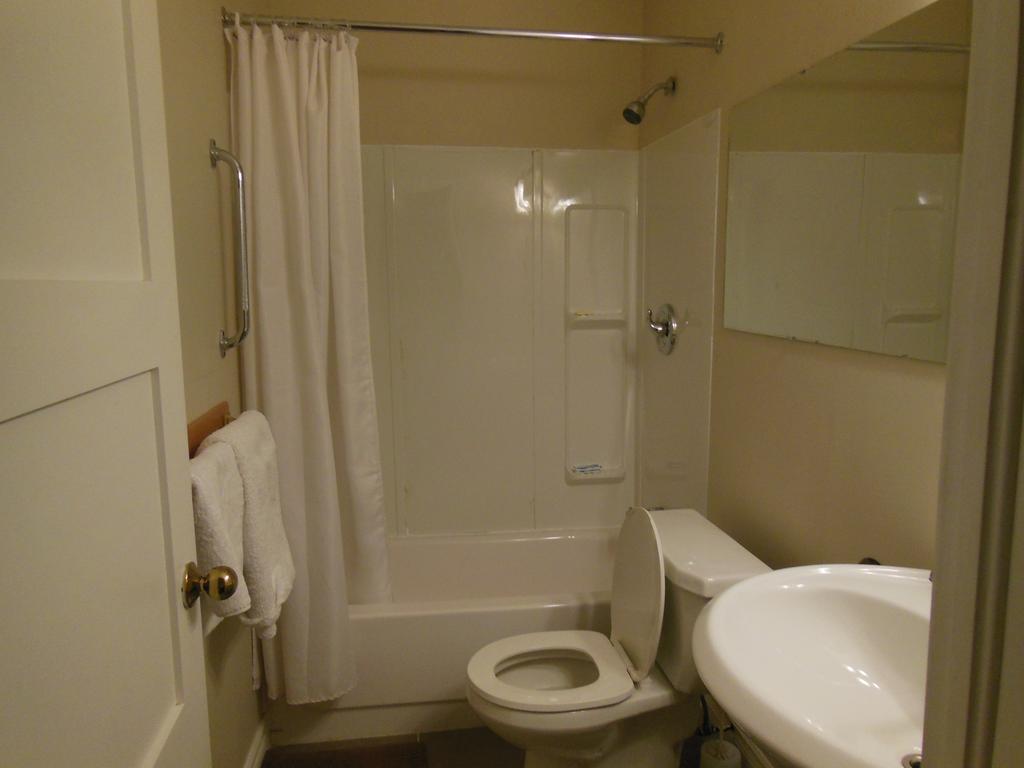 Kent Motel Chatham-Kent Экстерьер фото