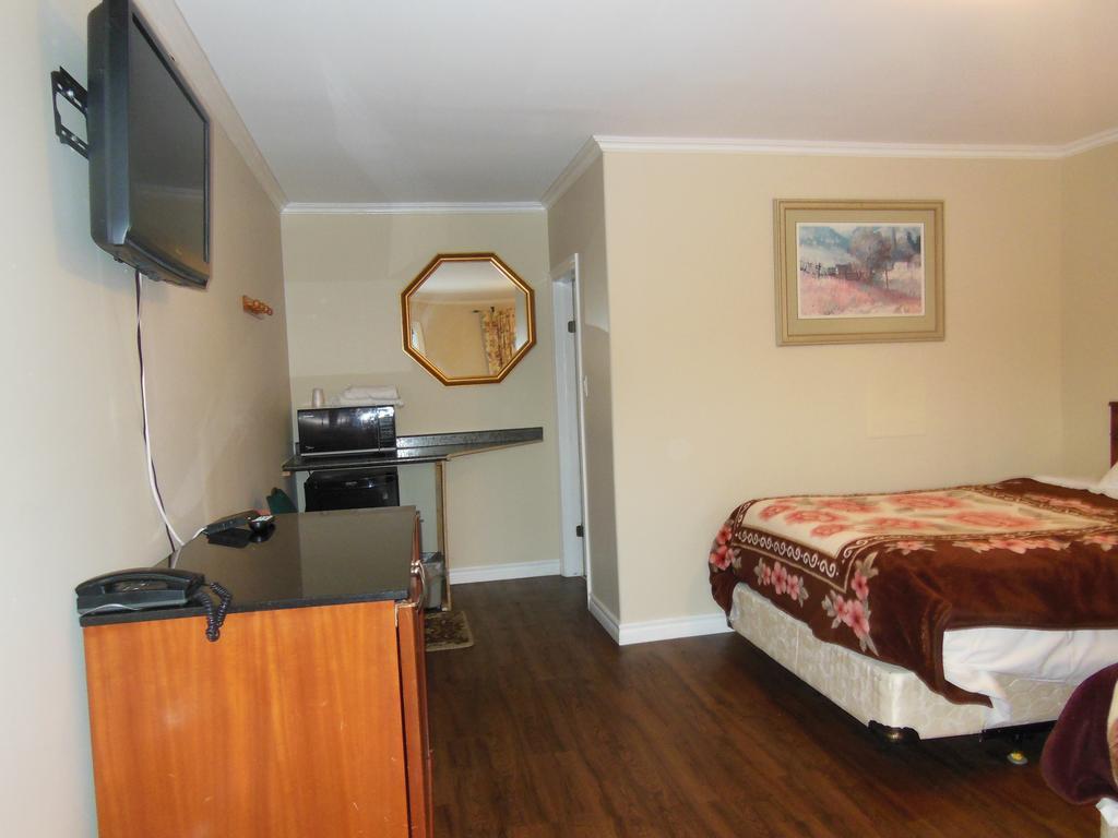 Kent Motel Chatham-Kent Экстерьер фото